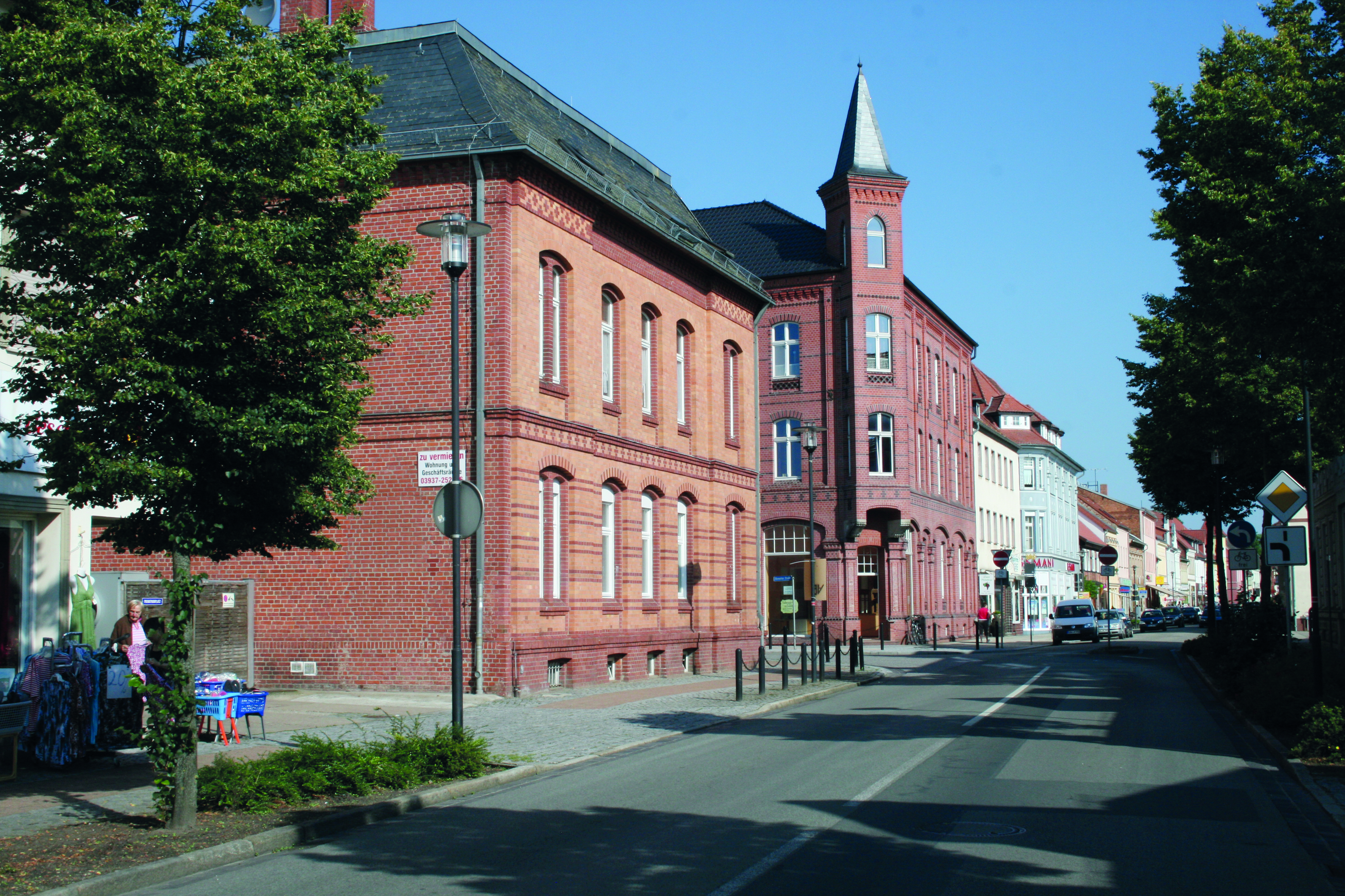 Linkes Gebäude: ehemalige Post